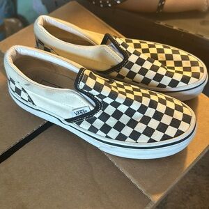 worn a few times with small scuffs that I did include in the pictures